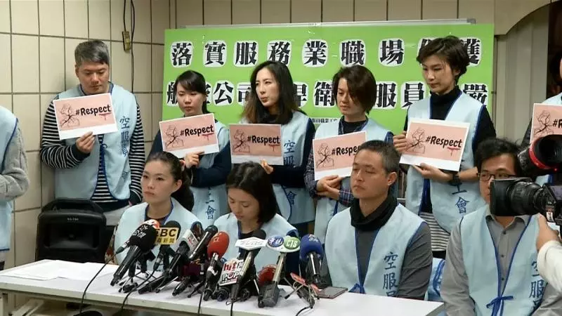 不是第一次!200KG白人「強逼台灣空姐幫他擦屎」還喊:深一點! 被起底過去「更誇張要求」所有乘客被臭翻