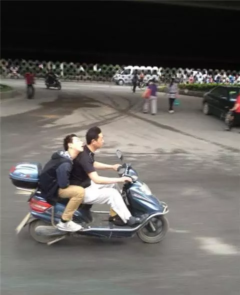 44張爆笑圖 老師,以後上課穿這樣的裙子挺好.....看到最後一張圖,我整個下巴都快跌了!