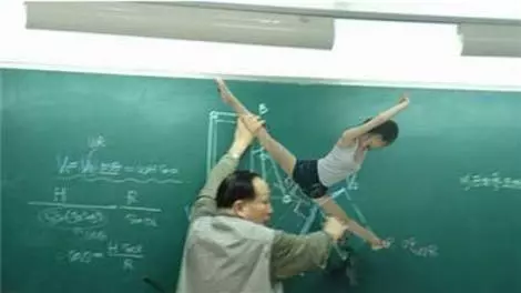 44張爆笑圖 老師,以後上課穿這樣的裙子挺好.....看到最後一張圖,我整個下巴都快跌了!