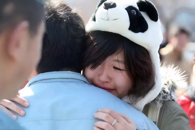 姐姐嫁給老闆,供弟弟念完大學,吵架鬧離婚時,弟弟找上門