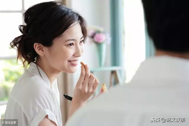 公司經理年底給我個紅包,回家打開一看,老公去民政局等我