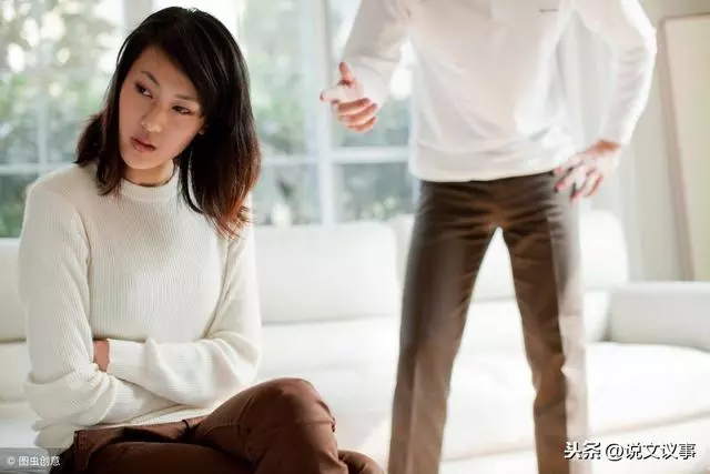 小叔子結婚婆婆找我借十萬,走時留下個欠條,打開一看我淚目