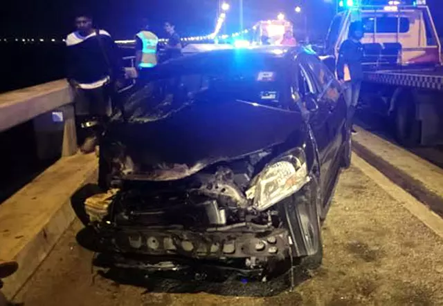 休旅車遭撞墜海 駕駛繫安全帶想逃卻慘死