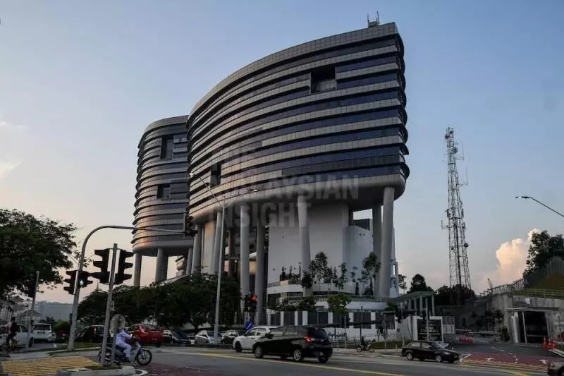 最新突發【大馬公司委員會高官兒子】交出重要文件供反貪會查5億弊案
