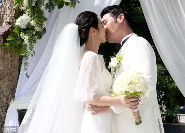 離婚3年,在朋友婚禮上偶遇前妻,看清她身邊人,我淚流滿面跪求復婚