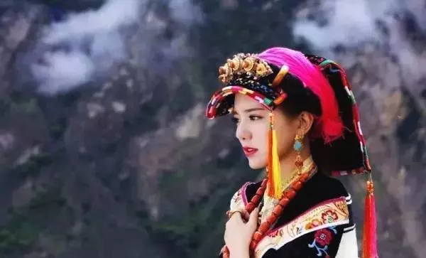 揭秘西藏 [一妻多夫] 的家庭！幾個丈夫如何同床共枕？該如何輪流上床的潛規則！一起上還是輪流的？