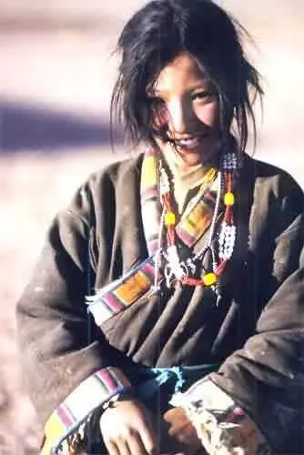 揭秘西藏 [一妻多夫] 的家庭！幾個丈夫如何同床共枕？該如何輪流上床的潛規則！一起上還是輪流的？
