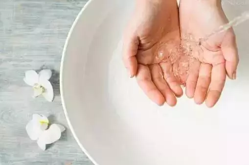 真沒想到,一瓶白醋還能這樣用,每天堅持用,一週之後,皮膚變得白嫩細膩