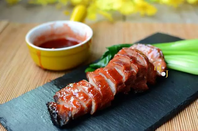 叉燒肉只能在飯店吃?自己家裡腌一腌,烤一烤超簡單,秒變大廚