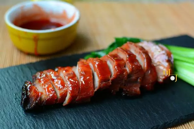 叉燒肉只能在飯店吃?自己家裡腌一腌,烤一烤超簡單,秒變大廚