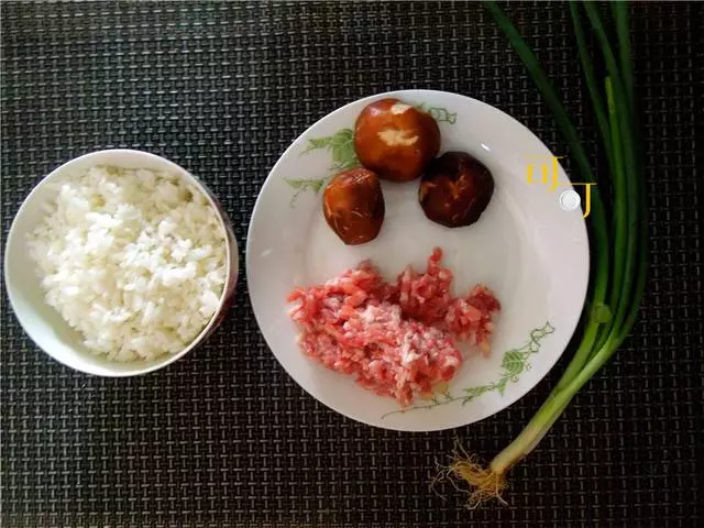 一碗醬香濃郁的香菇肉末醬油飯,讓你放不下碗,太好吃了