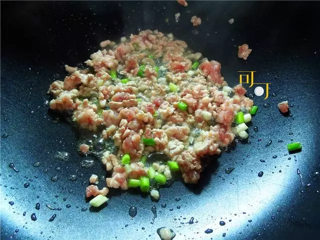 一碗醬香濃郁的香菇肉末醬油飯,讓你放不下碗,太好吃了