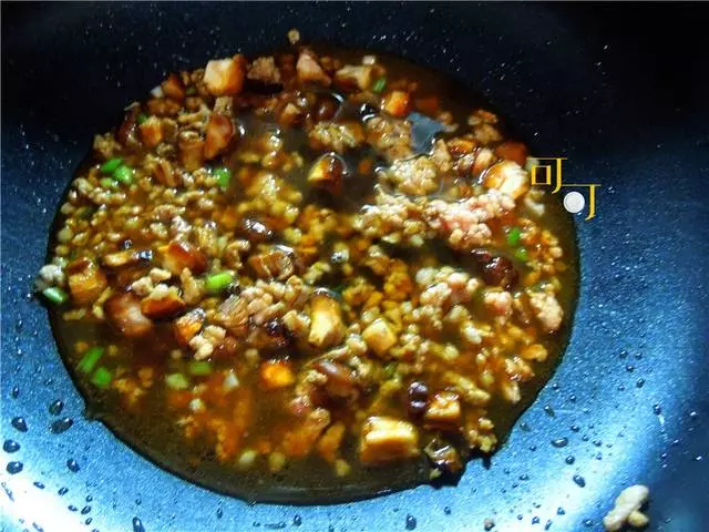 一碗醬香濃郁的香菇肉末醬油飯,讓你放不下碗,太好吃了