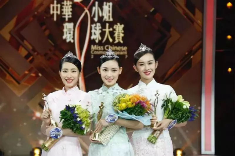 【網友:跟今年的港姐、Miss Astro沒得比!】她是這麼多年來最美的中華小姐?不止身材好到爆,連口才都