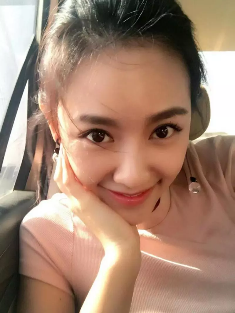 【網友:跟今年的港姐、Miss Astro沒得比!】她是這麼多年來最美的中華小姐?不止身材好到爆,連口才都