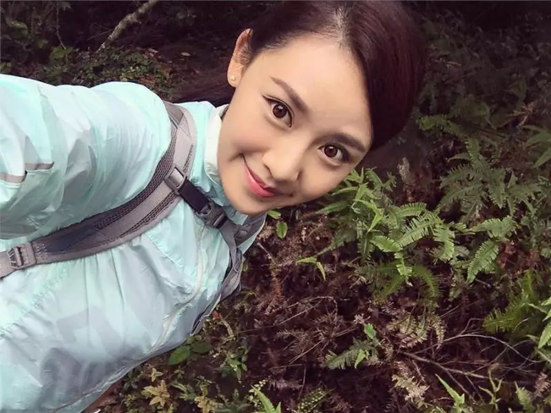 【網友:跟今年的港姐、Miss Astro沒得比!】她是這麼多年來最美的中華小姐?不止身材好到爆,連口才都
