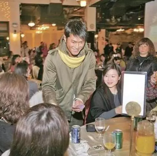 身價過億生活卻「超簡樸」的11位明星:人生最好的態度就是,不炫富也能證明自己的價值