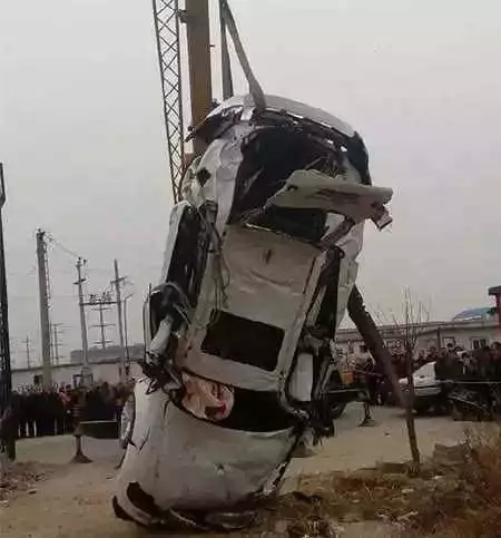 明星藝人借車出大事了,一夜欠債三千萬!血淋淋的教訓,大家都看看吧!