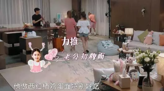 應采兒上半身穿「透明裝」出鏡讓人瞬間看呆,看到裡面的款式,網友:好潮流哦!