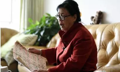 兩家商量婚事,吃飯時准婆婆在桌下扯我衣角,我看她一眼決定悔婚