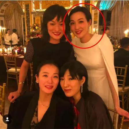 霍啟剛妹妹近照,34歲身材高挑白到發光,顏值不輸郭晶晶