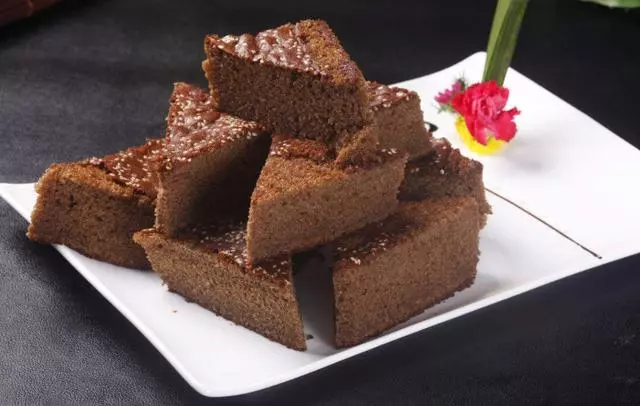 想吃美味的紅棗糕嗎?那就動手學起來!電飯煲操作簡單方便