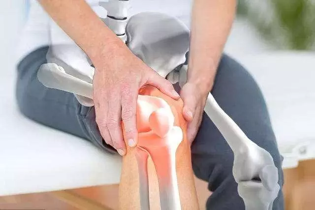 戳30下護膝蓋防失智,68歲也健步如飛!