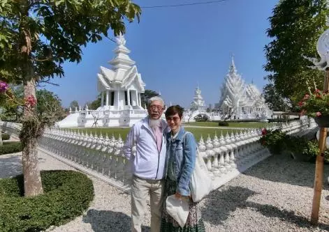 陳法蓉和父親漫遊泰國,雖然已經51歲,但在爸爸面前依然嬌小可愛