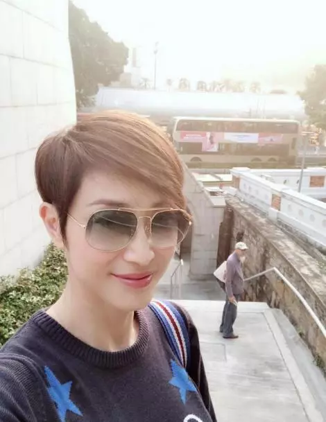 陳法蓉和父親漫遊泰國,雖然已經51歲,但在爸爸面前依然嬌小可愛