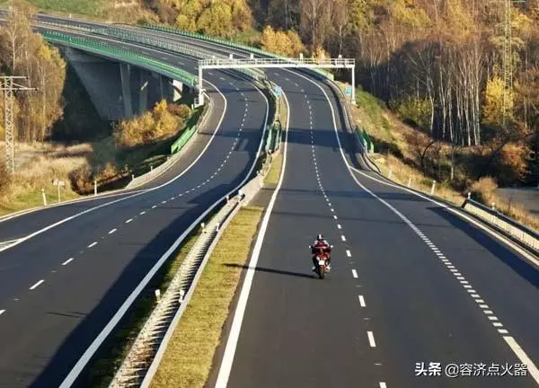 駕駛摩托車上高速不注意這些問題,簡直就是送命!