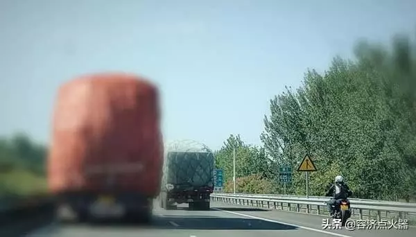 駕駛摩托車上高速不注意這些問題,簡直就是送命!