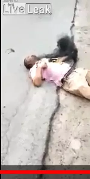 顯靈片/大哥意外倒地等救援 「黑色分靈體」竄出黏身體見證二次元真正世界!