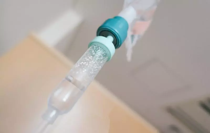 她接受脊椎治療...醒來發現「一顆新鮮腎跟著消失」 醫師抓頭:拍謝,以為是腫瘤