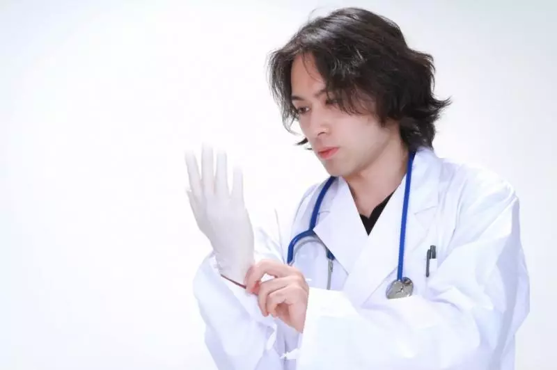 她接受脊椎治療...醒來發現「一顆新鮮腎跟著消失」 醫師抓頭:拍謝,以為是腫瘤