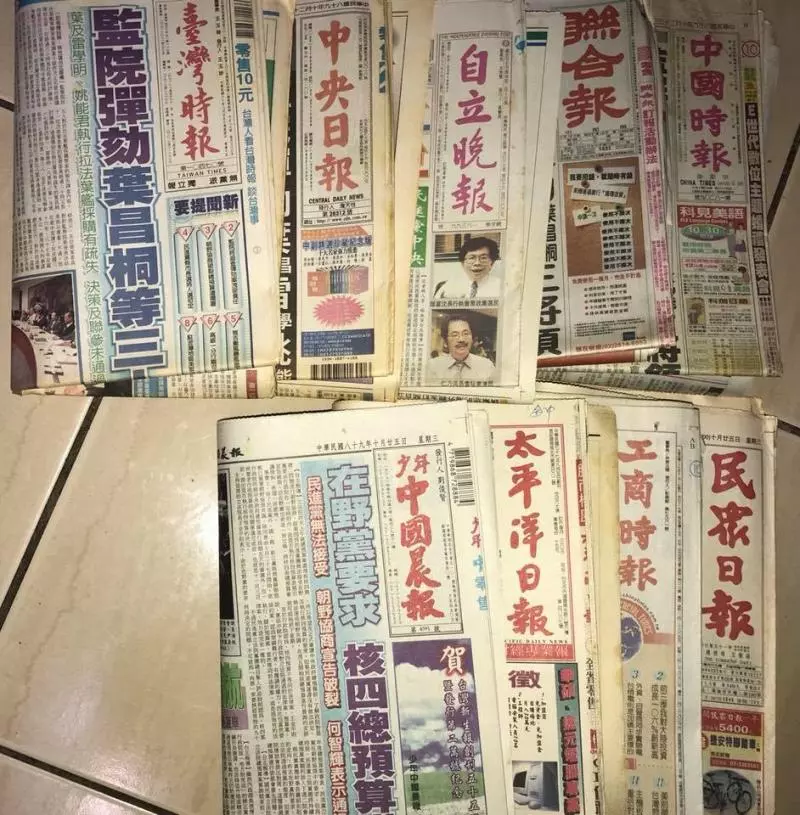 暖心爸蒐集「女兒出生當晚所有報紙」 自製浪漫時空膠囊當18歲禮物♥