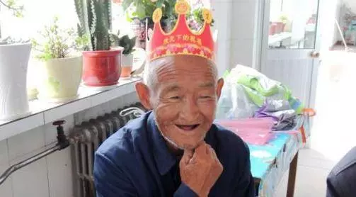 老人房間的怪味該如何處理?老保姆教的這四招,立刻不臭了