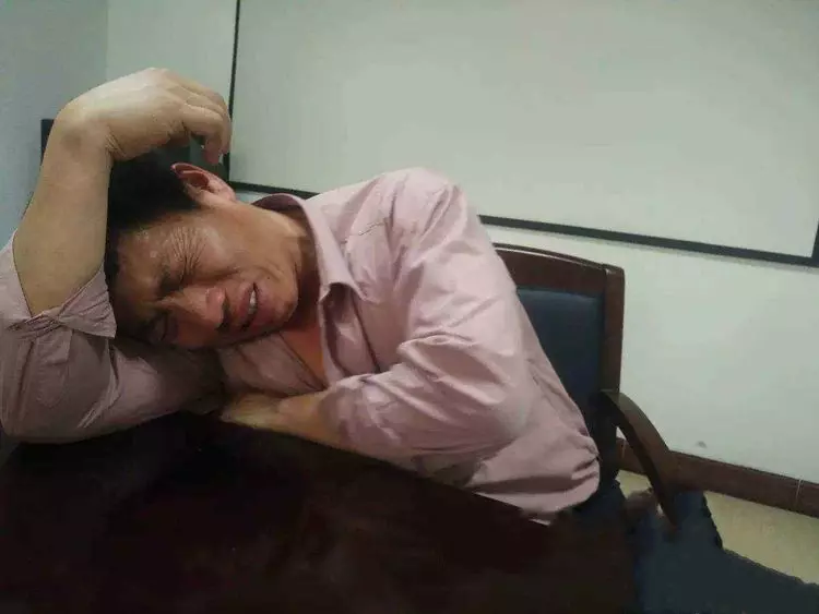 岳母住院,非讓女婿陪床,醫生趁查房塞一紙條,女婿一瞧,臉綠了