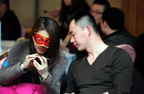 女同事相親,飯沒吃完提前先走,晚上收到男方信息以為看錯了