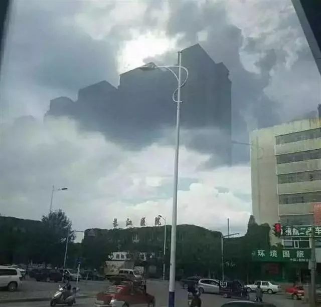 絕對會讓你相信的「海市蜃樓」理論 天空出現對比一樣的風景...「絕對是另個時空露餡了」
