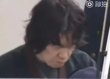 40年沒出門失去說話能力!49歲宅男「伴媽沒呼吸的軀體一個月」:反正妹妹會來啊