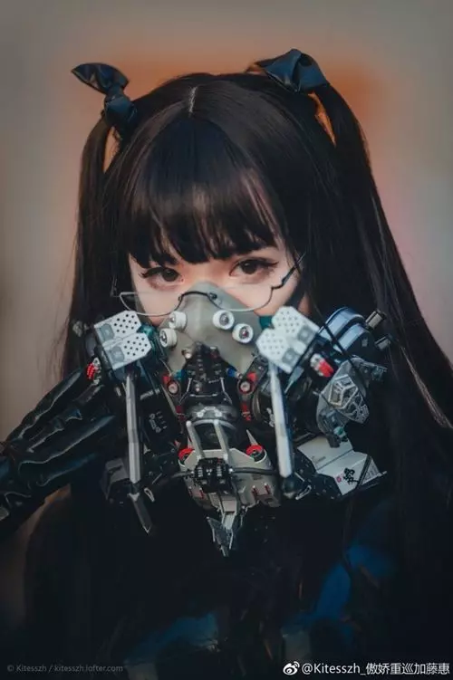 比女人還更正更女人!超辣偽娘「逆天身材」性感駕馭緊身皮衣!網友:被你掰彎了!