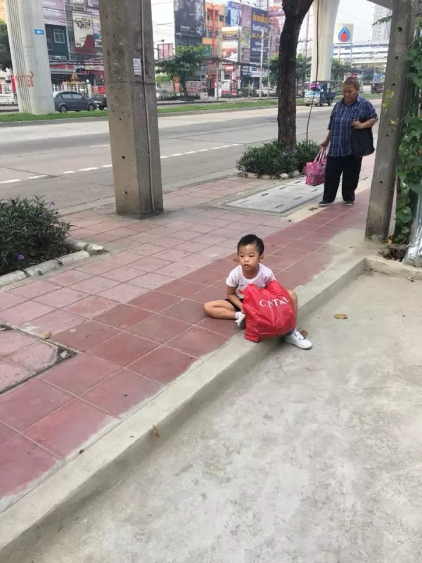 5歲兒子不想上學,辣媽請假帶他出門玩,半天就讓「兒子哭求回去上學」神教育被讚翻!