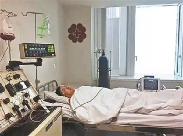 妹妹不顧眾人反對,執意捐髓救哥哥,8年後哥哥「這樣回報她」讓人想哭...