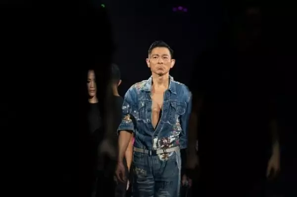 劉德華「不唱了」,演唱會含淚90度鞠躬道歉!他「不成功賺大錢都難」!