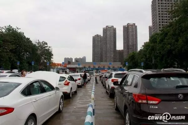 駕駛氣到發毒誓!九份停車「留鑰匙」是老規矩 照辦的下場卻超慘...網驚:太扯了