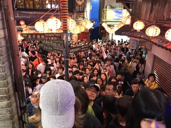 駕駛氣到發毒誓!九份停車「留鑰匙」是老規矩 照辦的下場卻超慘...網驚:太扯了