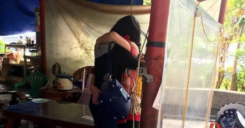 14歲少女都沒來上學… 警方發現她在夜市賺錢「養活一家3口」 受關心時抱阿嬤痛哭