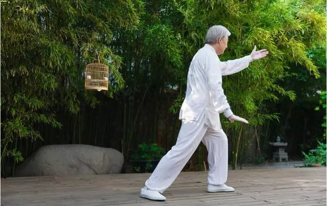 腿有勁才能更健康,人老腿不老的7個絕招,早點知道,疏通經絡,腿腳好