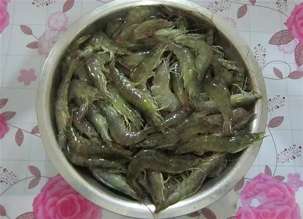蝦買多了怎辦?教你一招,靠這樣保存放再久也不怕蝦頭變黑,別再傻傻直接放冰箱了!