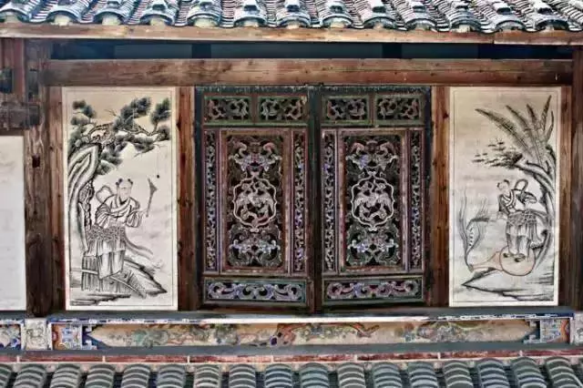 奇蹟!藏在深山的「神秘古堡」:漂浮沼澤上百年,無人居住卻不見蜘蛛網!